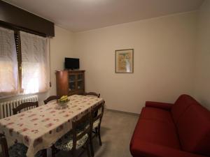 TV a/nebo společenská místnost v ubytování Apartment Rondinelli by Interhome