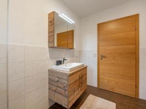 Kuchnia lub aneks kuchenny w obiekcie Apartment Apart Wurm-1 by Interhome