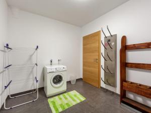 Zdjęcie z galerii obiektu Apartment Apart Wurm-1 by Interhome w mieście Stummerberg