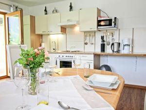 O bucătărie sau chicinetă la Apartment Geisler by Interhome