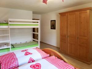 Łóżko lub łóżka w pokoju w obiekcie Apartment Marianne - FGZ163 by Interhome