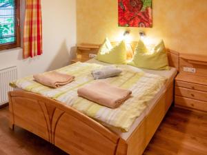 Łóżko lub łóżka w pokoju w obiekcie Apartment Wieser by Interhome