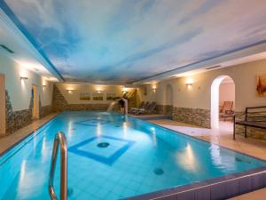 Bazén v ubytování Apartment Lechners Wohnwelt-3 by Interhome nebo v jeho okolí