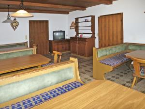 TV a/nebo společenská místnost v ubytování Holiday Home Borleitenhof by Interhome