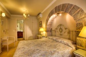 Posteľ alebo postele v izbe v ubytovaní Angelica Traditional Boutique Hotel