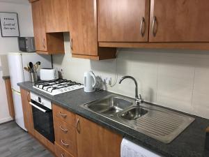 Gallery image of 3 Smart TVs, Sleeps 3, VAN PARKING, Fast WIFI in Corby