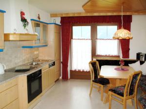 Kuchyňa alebo kuchynka v ubytovaní Apartment Wildauer by Interhome
