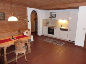Kjøkken eller kjøkkenkrok på Holiday Home Berghaus - MHO764 by Interhome