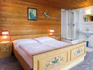a bedroom with a bed and a shower and a sink at Holiday Home Baggenhof by Interhome in Laimach