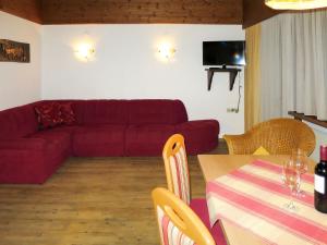 TV a/nebo společenská místnost v ubytování Apartment Christoph-1 by Interhome