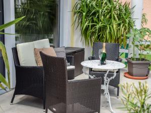 Ein Sitzbereich in der Unterkunft Villa Marie-Sophie by Interhome