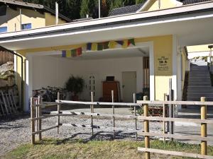 Das Gebäude in dem sich die Villa befindet