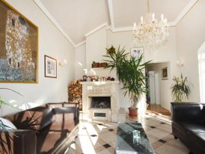Ein Sitzbereich in der Unterkunft Villa Marie-Sophie by Interhome