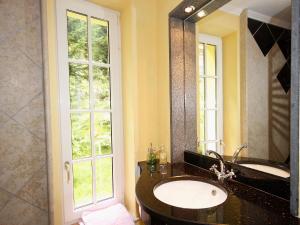 Ein Badezimmer in der Unterkunft Villa Marie-Sophie by Interhome