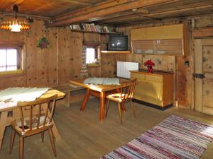 Kuchyň nebo kuchyňský kout v ubytování Chalet Lippnerhütte by Interhome