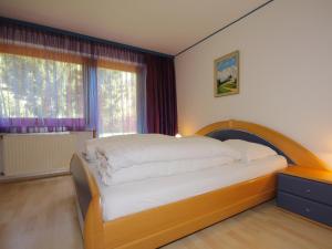 Un pat sau paturi într-o cameră la Holiday Home Ferienhaus Haus Kofler by Interhome