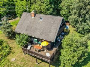 widok z góry na dom z dachem w obiekcie Chalet Neunhoeffer by Interhome w mieście Patergassen
