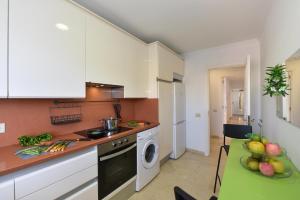A kitchen or kitchenette at Apartment El Confital RF18 by VillaGranCanaria