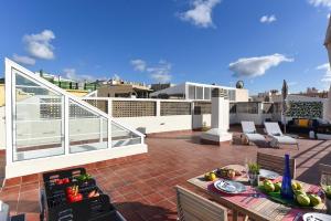 A balcony or terrace at Apartment El Confital RF18 by VillaGranCanaria