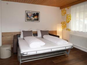 Postel nebo postele na pokoji v ubytování Apartment Pelinka-2 by Interhome