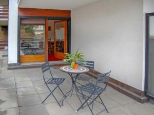 Patio nebo venkovní prostory v ubytování Apartment Zanfleuron A1 by Interhome