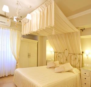 Posteľ alebo postele v izbe v ubytovaní Angelica Traditional Boutique Hotel