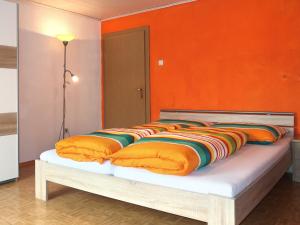 Rúm í herbergi á Apartment Anich by Interhome