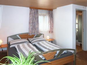 Rúm í herbergi á Apartment Anich by Interhome