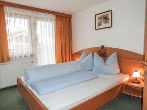 Postel nebo postele na pokoji v ubytování Apartment Bergfeld-2 by Interhome