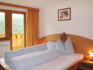 Postel nebo postele na pokoji v ubytování Apartment Bergfeld-2 by Interhome