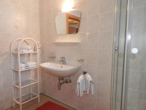 Koupelna v ubytování Apartment Bergfeld-2 by Interhome