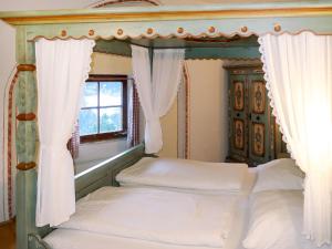 A bed or beds in a room at Apartment Burg Biedenegg-Trautson by Interhome