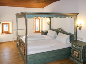 Postel nebo postele na pokoji v ubytování Apartment Burg Biedenegg- Sigwein by Interhome