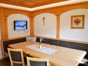 Televízia a/alebo spoločenská miestnosť v ubytovaní Apartment Wechner-1 by Interhome