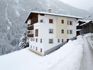 Apartment Apart Romantica-1 by Interhome v zime