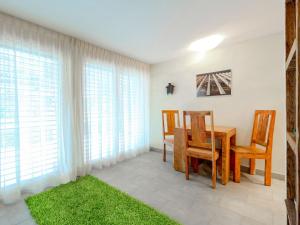 Posezení v ubytování Apartment Rütschi-3 by Interhome
