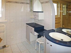 Kuchyňa alebo kuchynka v ubytovaní Apartment Dobler by Interhome
