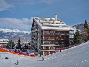 Apartment Olympic R4 by Interhome durante l'inverno