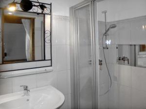 Łazienka w obiekcie Apartment Knaushof by Interhome
