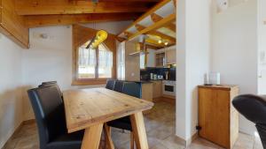Kuchyň nebo kuchyňský kout v ubytování Villa Octogon, 2 Bedrooms, ideally located in Leukerbad