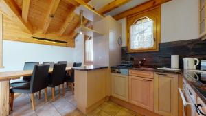 Kuchyň nebo kuchyňský kout v ubytování Villa Octogon, 2 Bedrooms, ideally located in Leukerbad