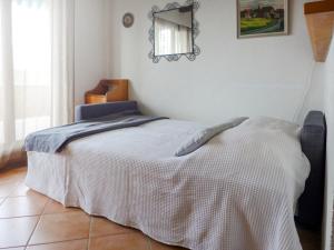 Postel nebo postele na pokoji v ubytování Apartment Les Girolles B14 by Interhome + 12 fotografií