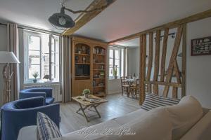 a living room with a couch and chairs and a table at La Venelle des Greniers à Sel in Honfleur