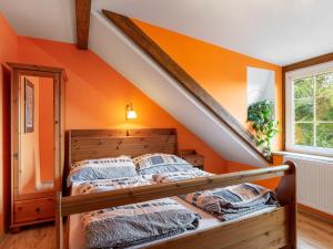 Ένα ή περισσότερα κρεβάτια σε δωμάτιο στο Apartment Horakova - HTN110 by Interhome
