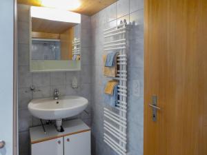 Koupelna v ubytování Chalet Hüsli by Interhome
