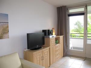 TV a/nebo společenská místnost v ubytování Apartment Ostsee-Residenz - DMP173 by Interhome