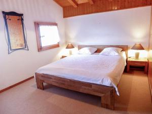 Postel nebo postele na pokoji v ubytování Apartment Ermitage 13 by Interhome