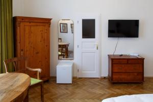 Televízia a/alebo spoločenská miestnosť v ubytovaní Parkhotel Vrbno