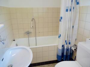 Ein Badezimmer in der Unterkunft Apartment Châtillon C 16 by Interhome