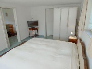 Postel nebo postele na pokoji v ubytování Apartment Beau Site-1 by Interhome + 15 fotografií